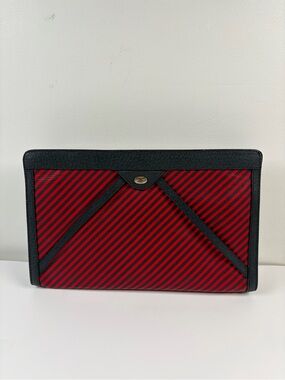 Vintage Gucci red clutch
